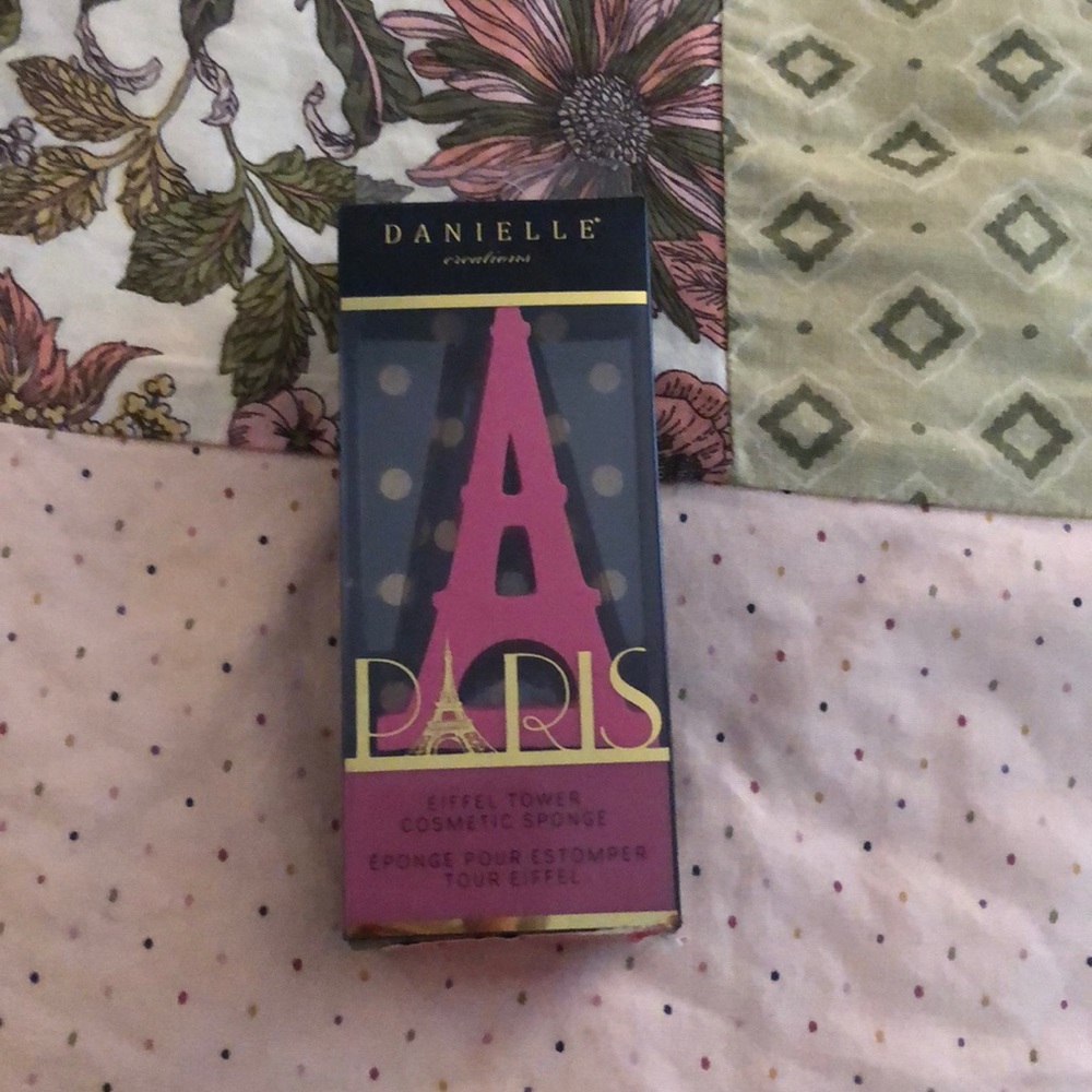 GWP Eiffel Tower Makeup Sponge